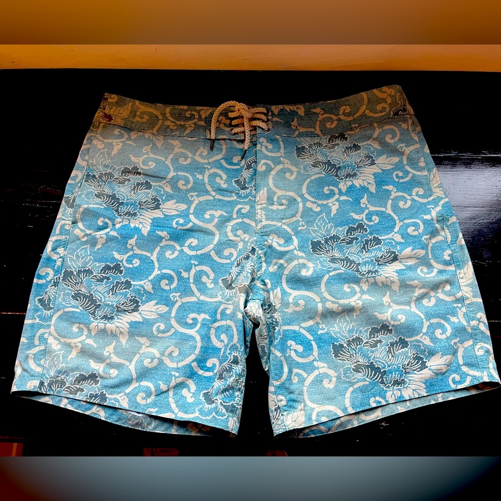 FAHERTY men’s board shorts size 34 never worn